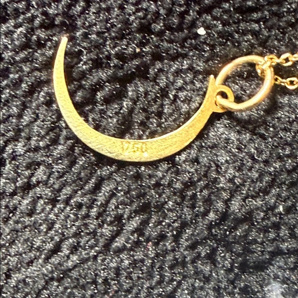 18k Solid Gold Crescent Moon Pendant Necklace - Women Jewelry - Picture 4 of 16